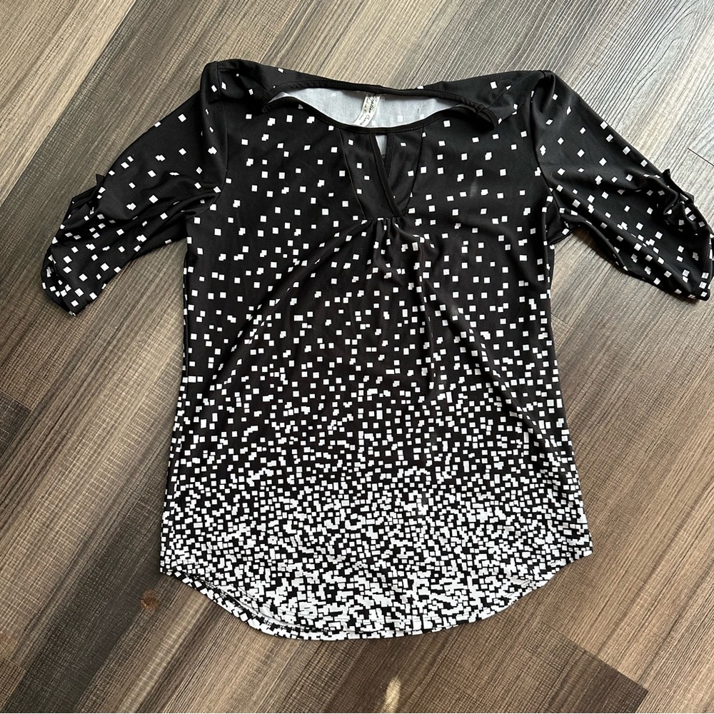 Medium - black and white squares shirt. 3/4 sleeve. Professional look.